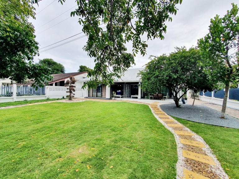 Vacation home with barbecue & yard | Good for workation in Rayong