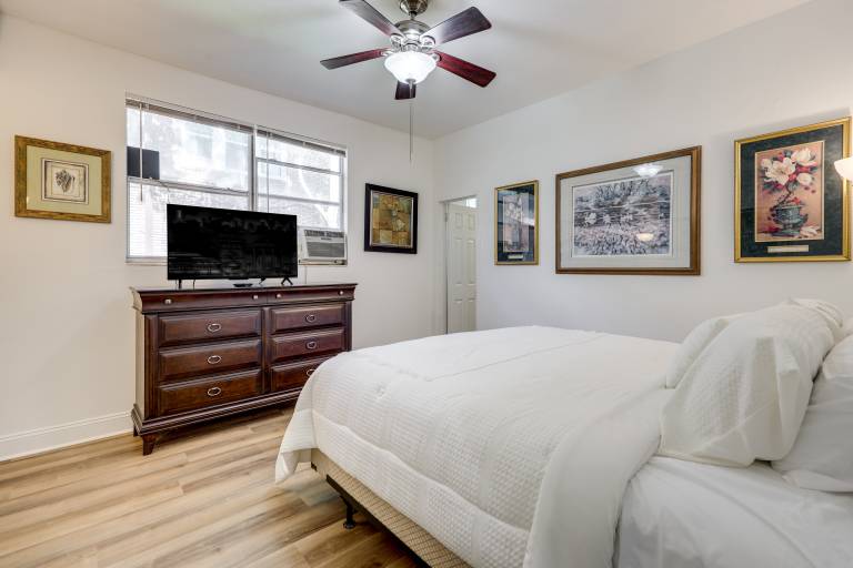 Walk to Food & Art: Condo in Historic Riverside — photo 2