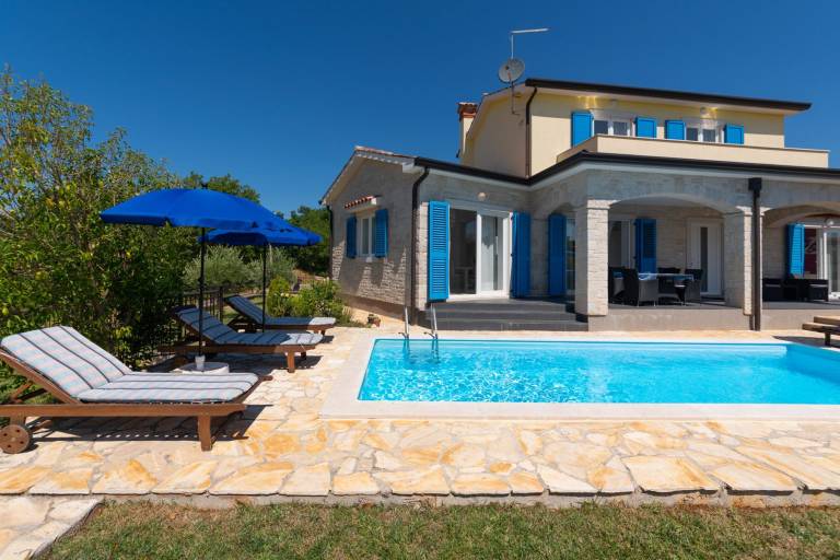 Villa with pool — photo 2