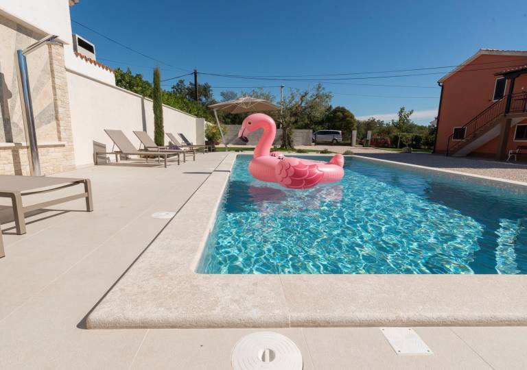 Villa with garden, BBQ & private pool | Pet-friendly — photo 4