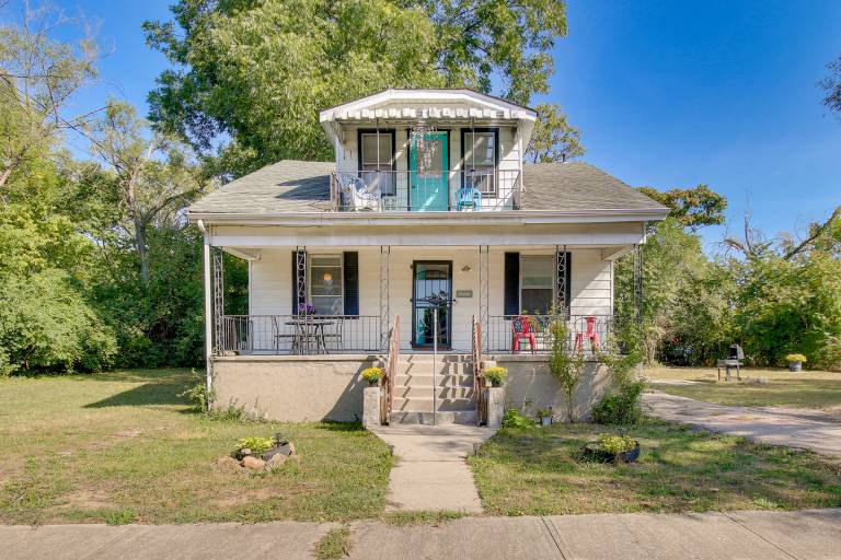Cincinnati Home Rental w/ Balcony + Fire Pit! — photo 2