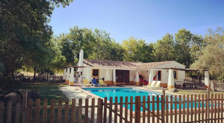Vacation home with barbecue, private pool & patio | Dogs allowed — photo 2