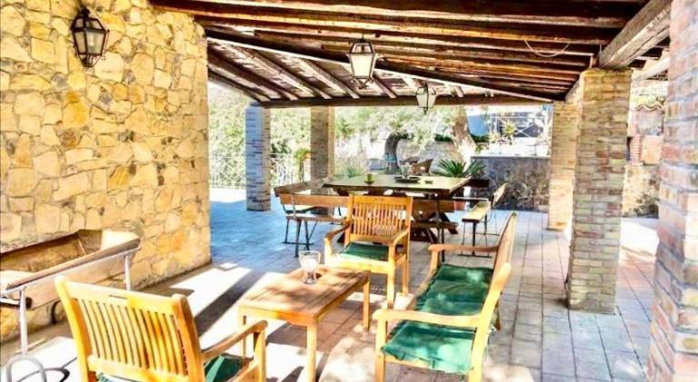 Villa with pool — photo 4