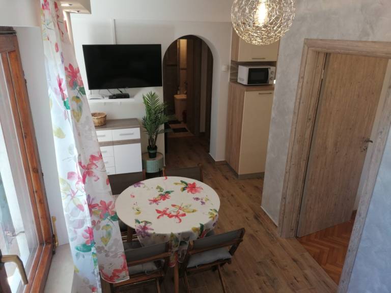 Two bedroom apartment near beach Okrug Gornji, Čiovo (A-25387-b) — photo 4