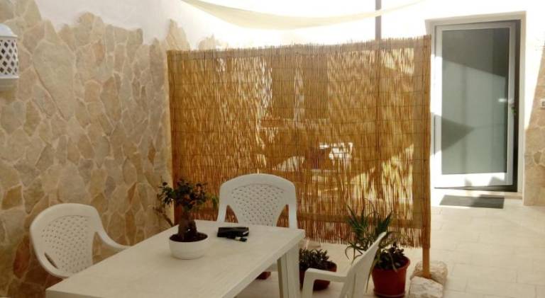 Apartment with yard & patio | Pet-friendly — photo 2