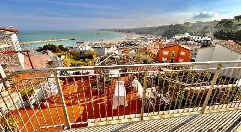 Apartment with 2 rooms for 6 persons in Numana