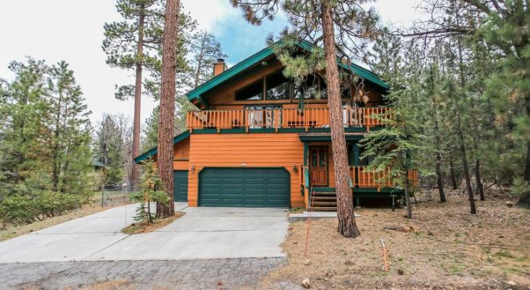 Summit Adventure - Beautiful, spacious and quiet home! Foosball, pool and poker table! Jet tub! in Big Bear Lake, CA