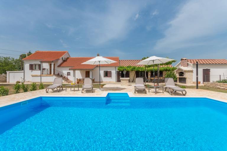 Family-friendly villa with patio, garden & private pool | Pets are welcome in Sibenik