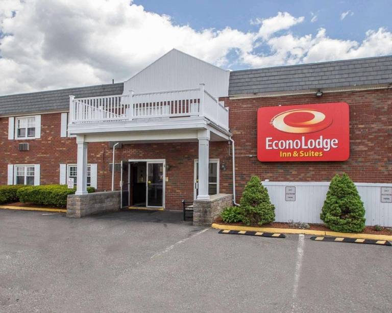 Econo Lodge Inn & Suites Windsor Locks Bradley Airport in Windsor, CT