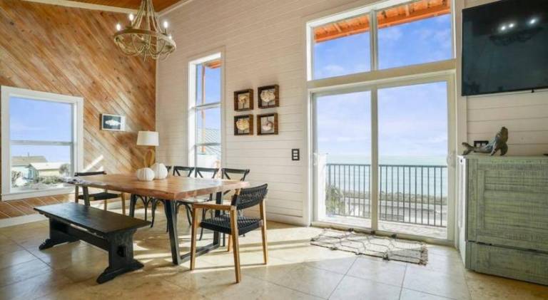 Stairway to Heaven Hot Tub Beach Retreat — photo 3
