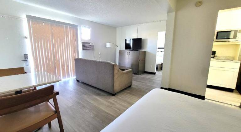 MC Pacific Inn & Suites Torrance — photo 2