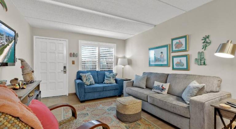 Apartment with jacuzzi & pool — photo 2