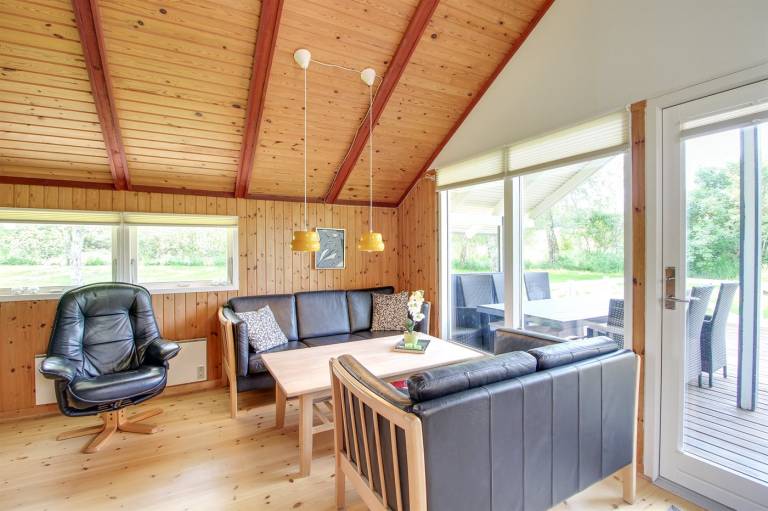 Lovely house with patio & hot tub | Pets allowed — photo 3