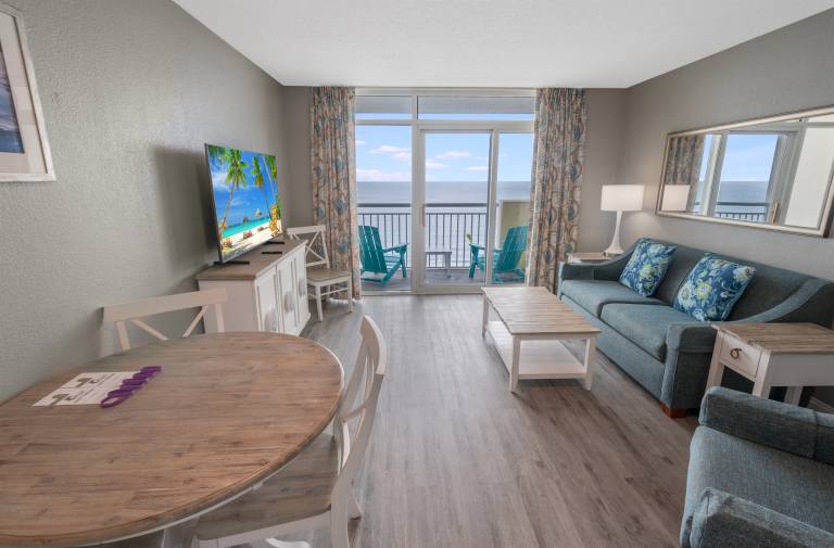 King Bed I Direct Ocean Front View