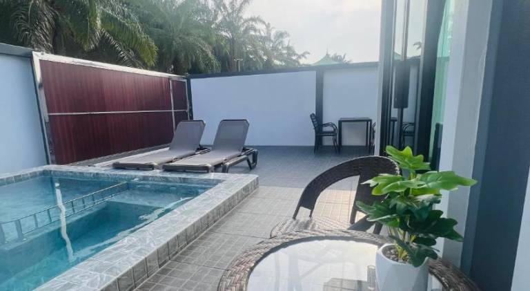Spacious lodge with pool, barbeque & terrace | Pets allowed — photo 2