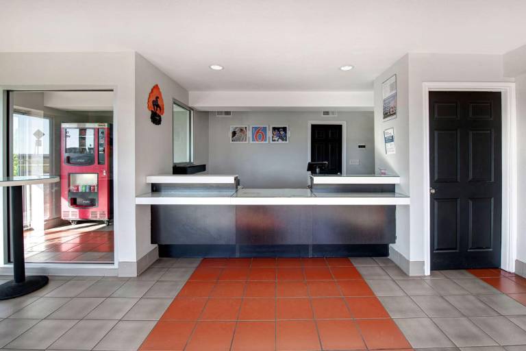 Motel 6 Sulphur Springs, TX — photo 3