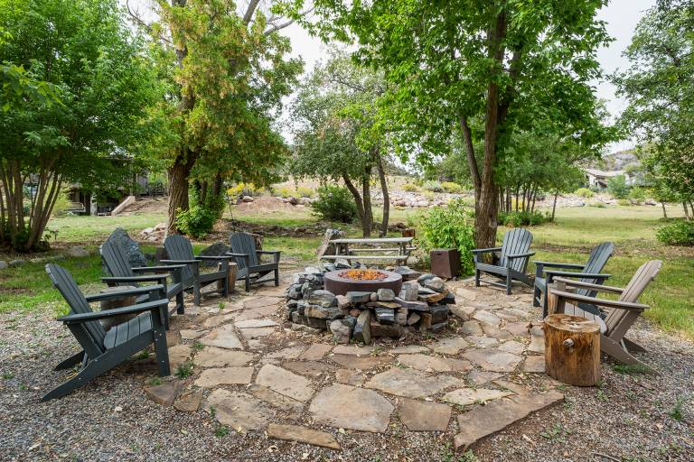 Pet Friendly Rustic Cabin on the Animas River - 6 Min. to Downtown Durango — photo 4