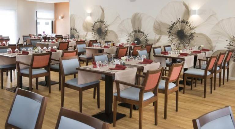 Serviced apartment with pool, garden & terrace | Next to Cité du Vin — photo 4