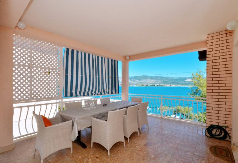D large apt with big terrace, next to the beach — photo 2