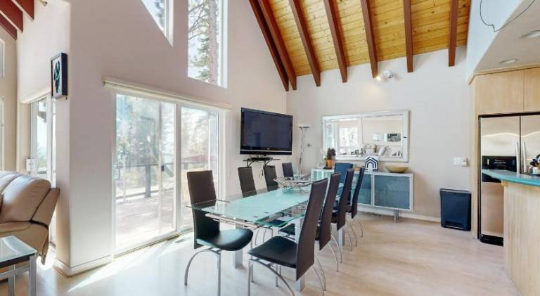 Vacation home with hot tub — photo 4