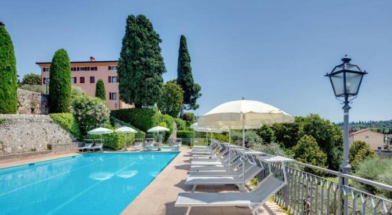 Serviced apartment with pool & yard | Pets are welcome — photo 2