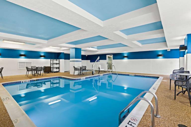 Hampton Inn & Suites Canton — photo 4