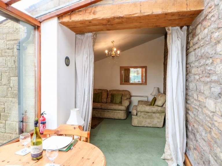 Cottage with yard, terrace & jacuzzi | Dogs allowed — photo 4