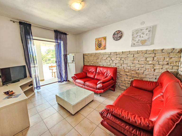 Rental apartment with patio, yard & barbecue | Sea view — photo 4