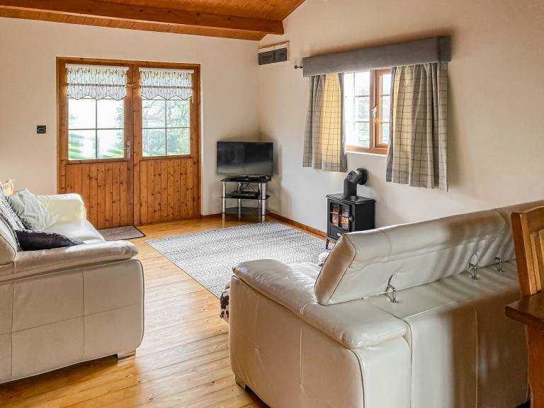 Children-friendly beautiful cottage with garden & jacuzzi | Pet-friendly — photo 2