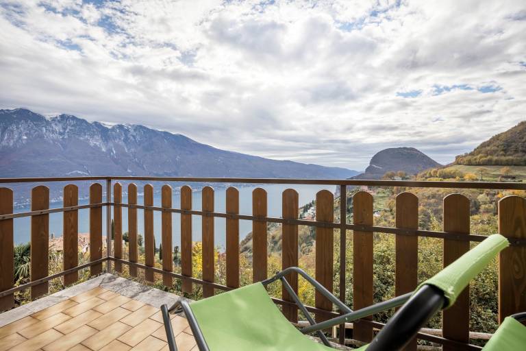 Holiday Home 'Casa Damiano' with Lake View, Private Garden and Wi-Fi in Tremosine