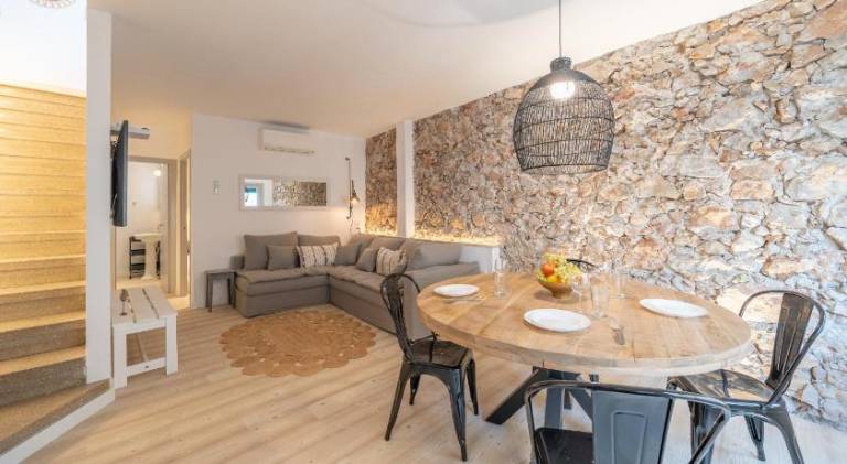 Holiday apartment with patio & private pool — photo 3