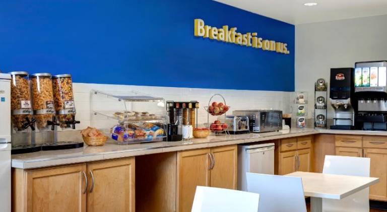 Days Inn by Wyndham Whitecourt — photo 5