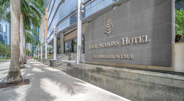 Four Seasons Miami Luxury Two-Bedroom Suite in Brickell - Free Parking in Miami, FL