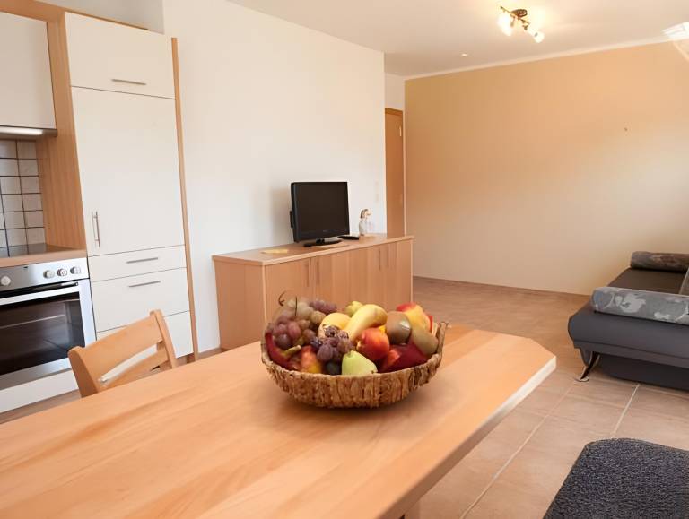 Holiday apartment with yard & BBQ — photo 2