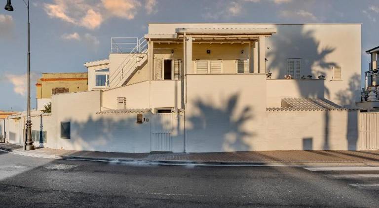 Beautiful apartment with garden | Close to the beach | Suitable for remote work | Pet-friendly in Fiumicino