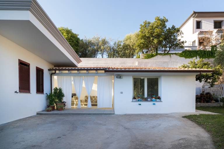 House with grill, yard & terrace | Garden view — photo 2