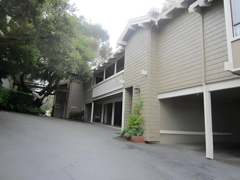 Carriage House Inn