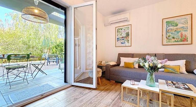 Vacation home with garden, pool & terrace in Biot