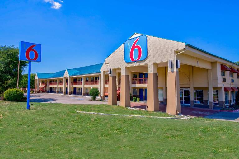 Motel 6 Arlington, TX in Arlington, TX