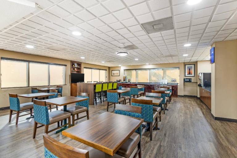 Comfort Suites Brunswick — photo 4