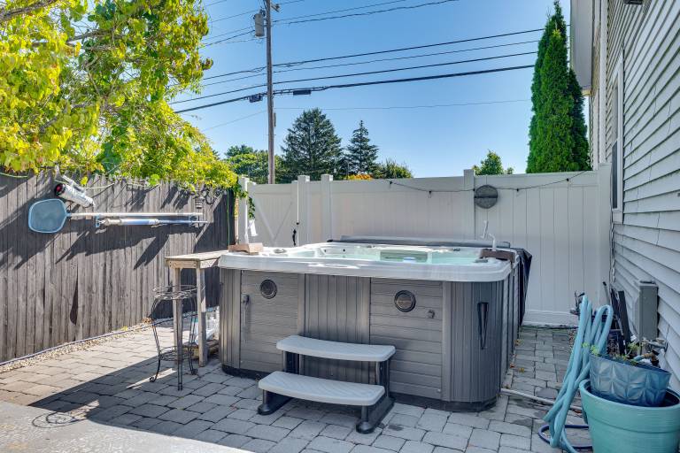 Hot Tub & Fireplace: Coastal Getaway in Maine — photo 3