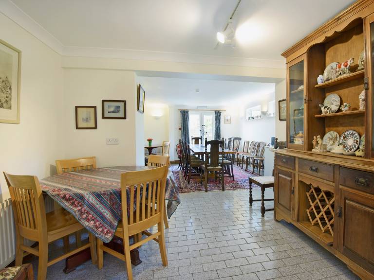 Cottage with garden — photo 3
