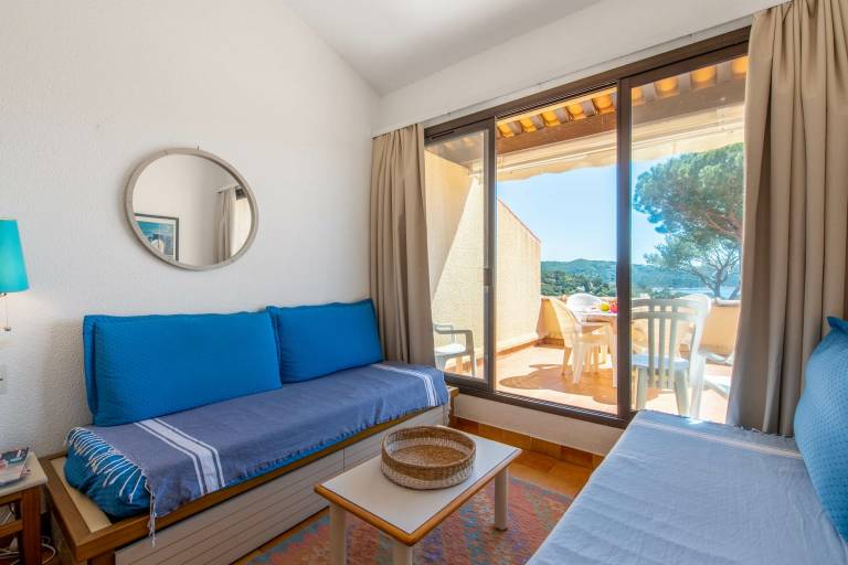 Family-oriented holiday apartment with terrace & private pool | Next to the beach | Dogs allowed — photo 4