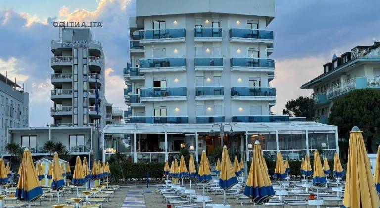 Child-friendly lovely serviced apartment with hot tub, pool & terrace | Beach nearby | Dogs allowed — photo 4