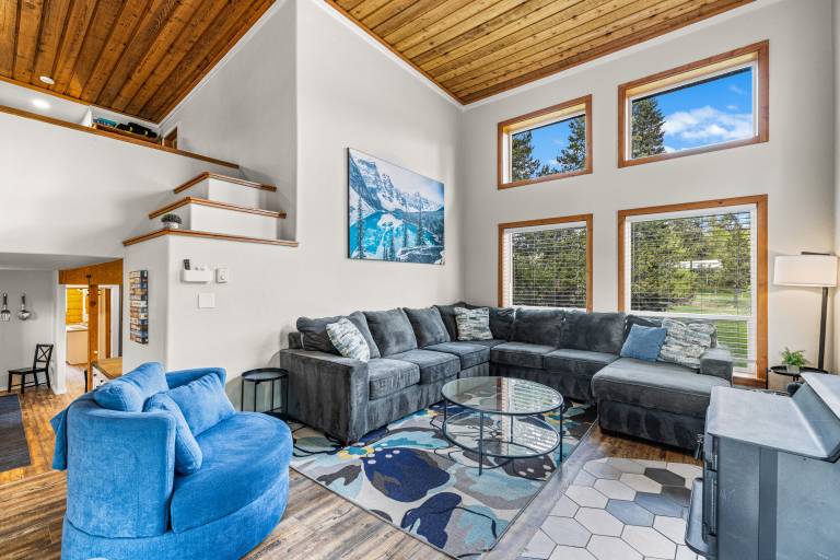 Black Fork Lodge - Beautiful log home on 2.5 acres with trailer parking and panoramic views — photo 3