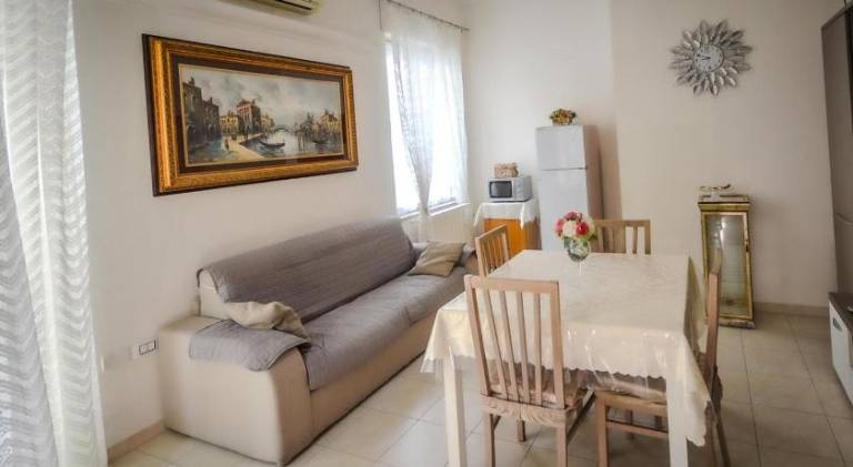 Apartment with 2 rooms for 6 persons — photo 3