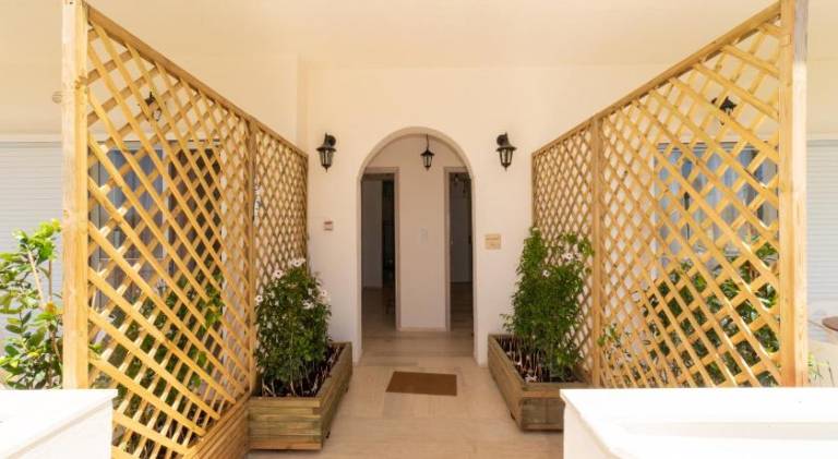 Rental apartment with patio, barbecue & yard — photo 4