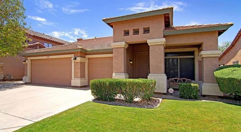 Fully equipped house with patio, yard & private pool | Perfect for remote work | Pets are welcome — photo 4
