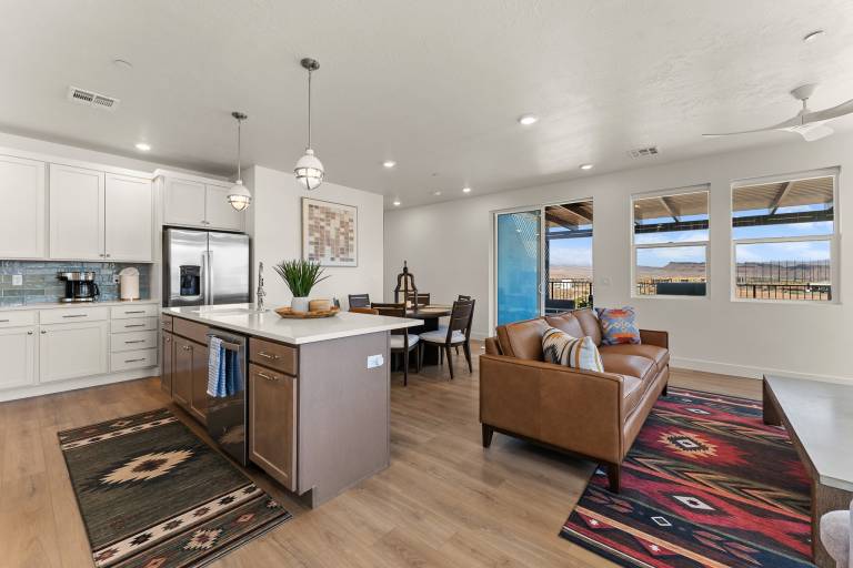Condo with jacuzzi, BBQ & pool in Washington, UT