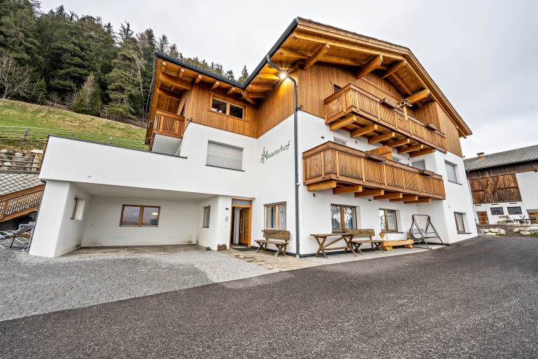Apartment "Maurerhof Abendrot" with Mountain View, Private Terrace & Wi-Fi in Rio di Pusteria